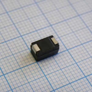 Конденсатор танталовый SMD E 220uF 10V 10% / 293D227X9010E2TE3